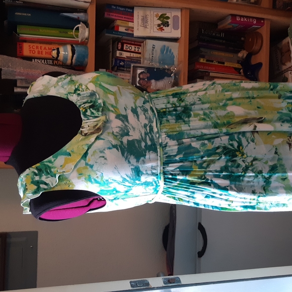 Fun and flirty dress - Picture 5 of 5